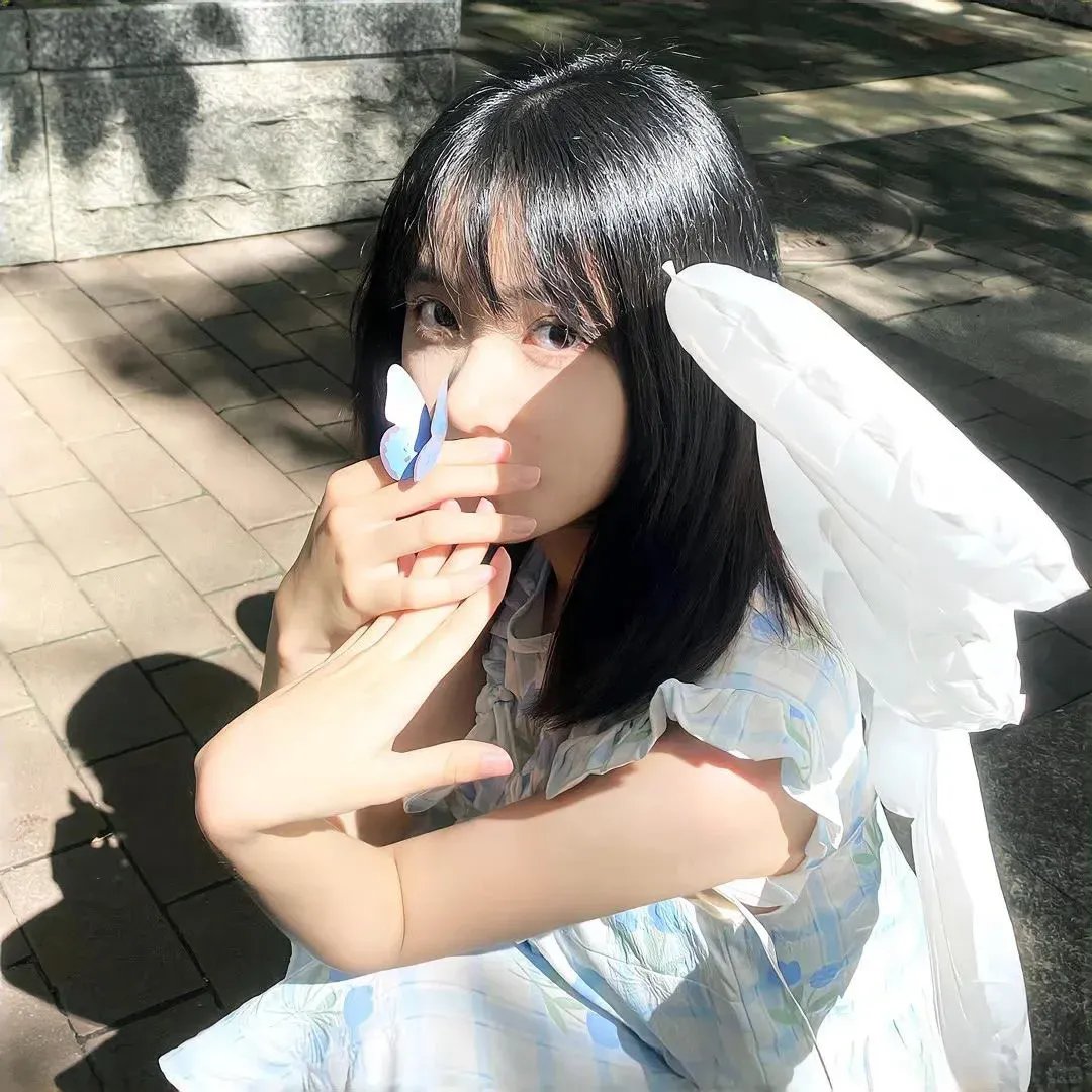 跳舞的红色公交封面
